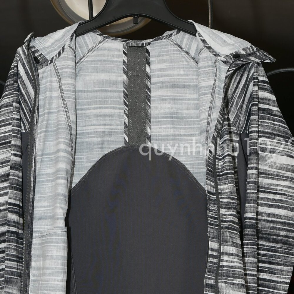 Brand new Marmot women wind Jacket in Gray color - Picture 4 of 6